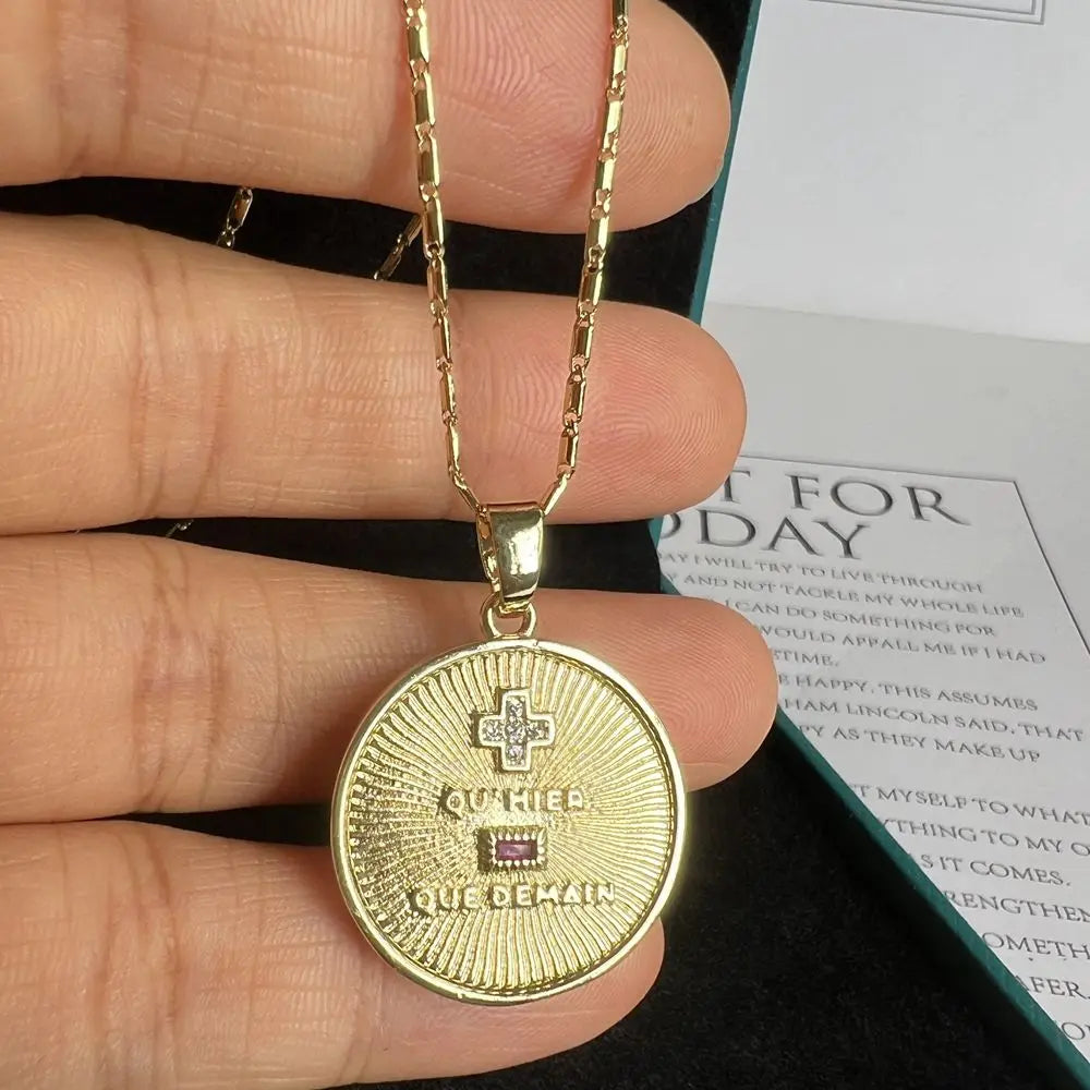COLAR AMOR EM FRANCÊS COM MEDALHA DOURADA