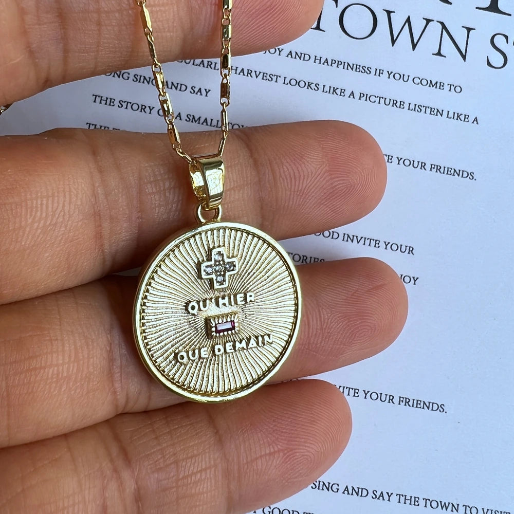 COLAR AMOR EM FRANCÊS COM MEDALHA DOURADA