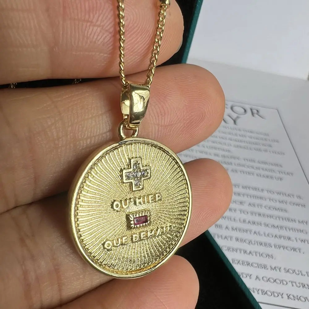 COLAR AMOR EM FRANCÊS COM MEDALHA DOURADA