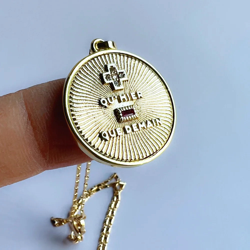 COLAR AMOR EM FRANCÊS COM MEDALHA DOURADA